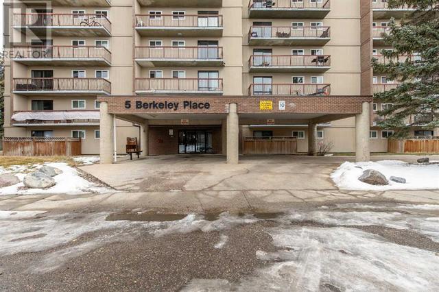 111, - 5 Berkeley Place W, Condo with 2 bedrooms, 1 bathrooms and 1 parking in Lethbridge AB | Image 1