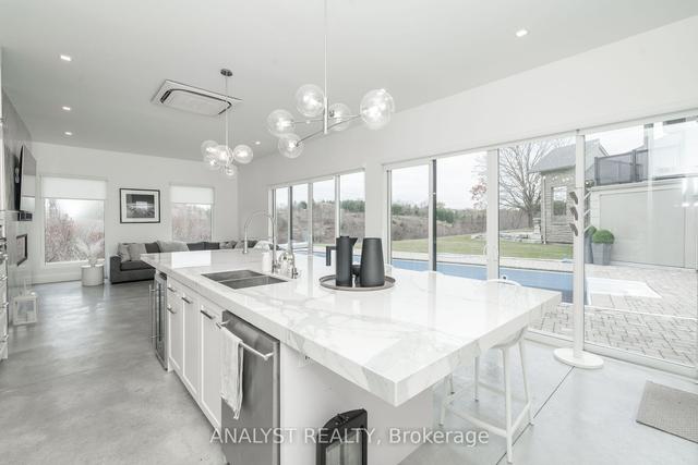 7580 King Vaughan Rd, House detached with 4 bedrooms, 4 bathrooms and 20 parking in Vaughan ON | Image 2