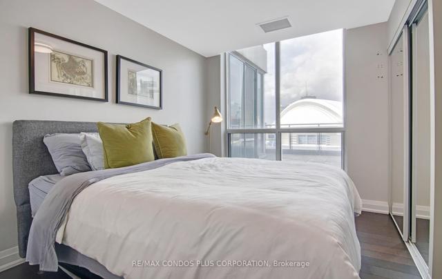 1215 - 230 Queens Quay W, Condo with 3 bedrooms, 3 bathrooms and 1 parking in Toronto ON | Image 33