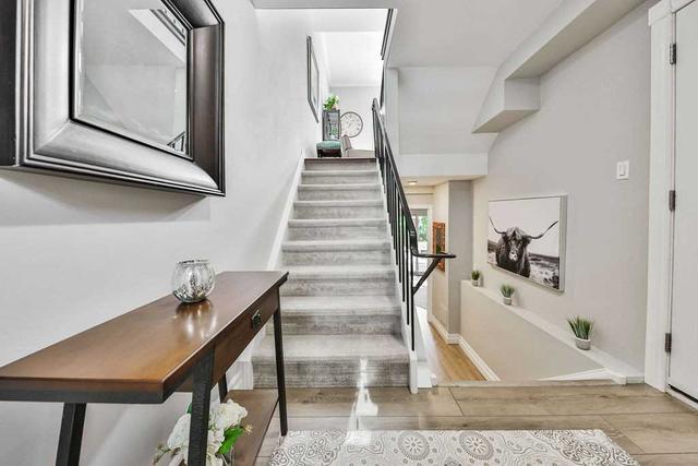 2284 Marine Dr, Townhouse with 3 bedrooms, 3 bathrooms and 2 parking in Oakville ON | Image 36