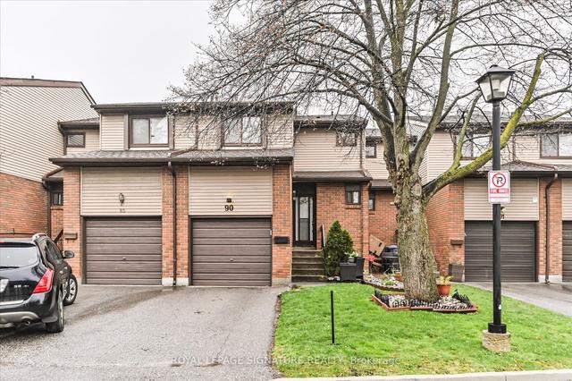 90 Carleton Pl, Townhouse with 3 bedrooms, 3 bathrooms and 2 parking in Brampton ON | Image 1