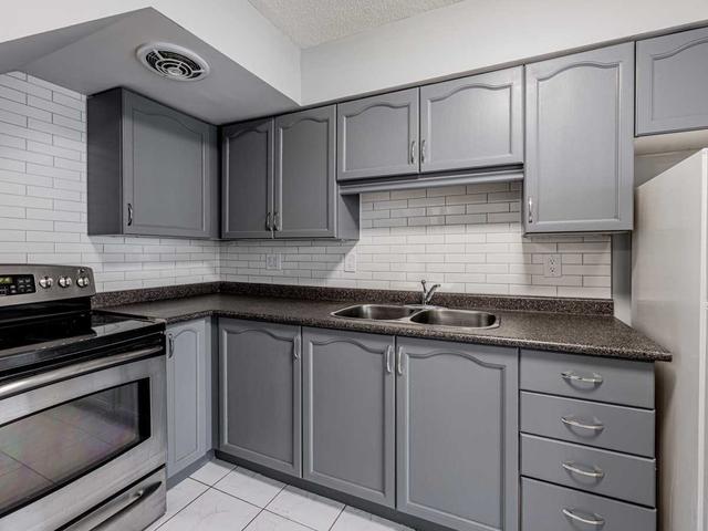 108 - 454 Centre St S, Condo with 3 bedrooms, 1 bathrooms and 1 parking in Oshawa ON | Image 20