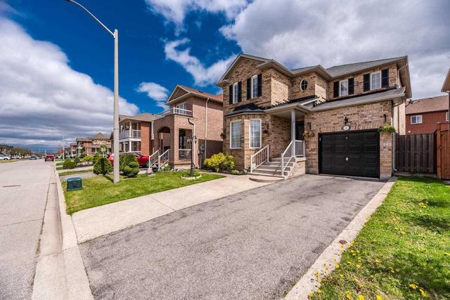 8 Tufton Cres, House detached with 3 bedrooms, 3 bathrooms and 3 parking in Brampton ON | Image 2