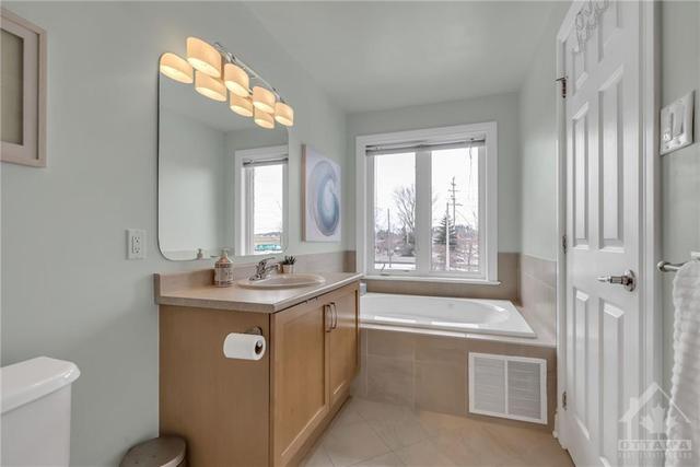 44 Briggs Avenue, Townhouse with 3 bedrooms, 4 bathrooms and 3 parking in Ottawa ON | Image 19