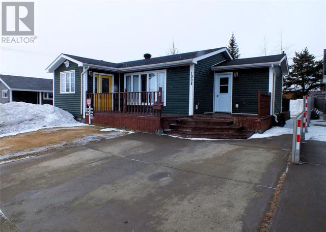 1008 Oak Avenue, House detached with 2 bedrooms, 1 bathrooms and null parking in Labrador City NL | Image 2