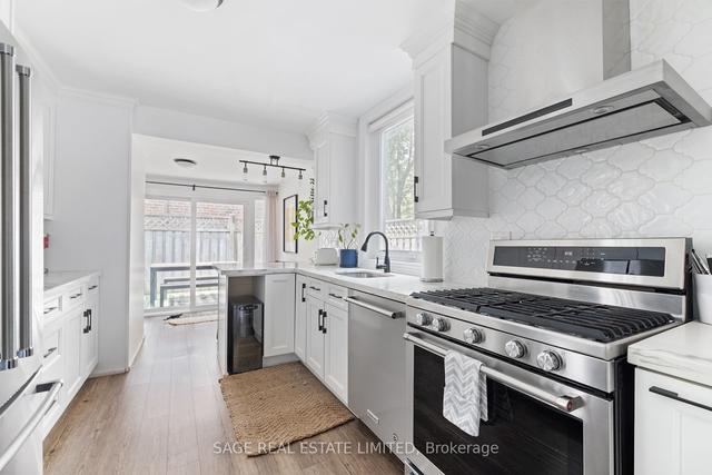 296 Ossington Ave, House semidetached with 3 bedrooms, 3 bathrooms and 0 parking in Toronto ON | Image 3