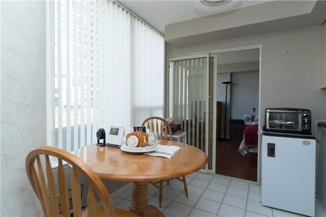 205 - 350 Rathburn Rd W, Condo with 2 bedrooms, 2 bathrooms and 1 parking in Mississauga ON | Image 8