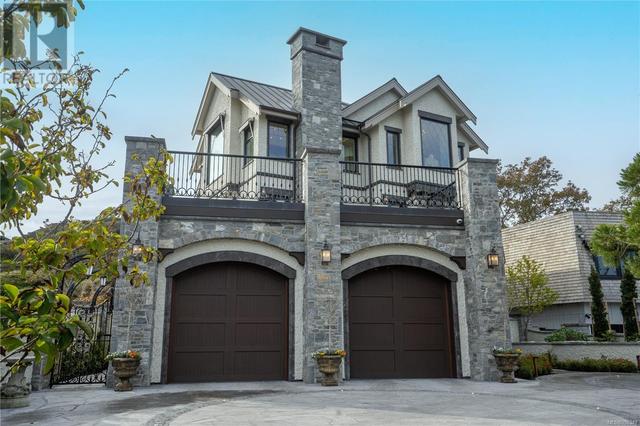520 Island Rd, House detached with 4 bedrooms, 5 bathrooms and 2 parking in Oak Bay BC | Image 3