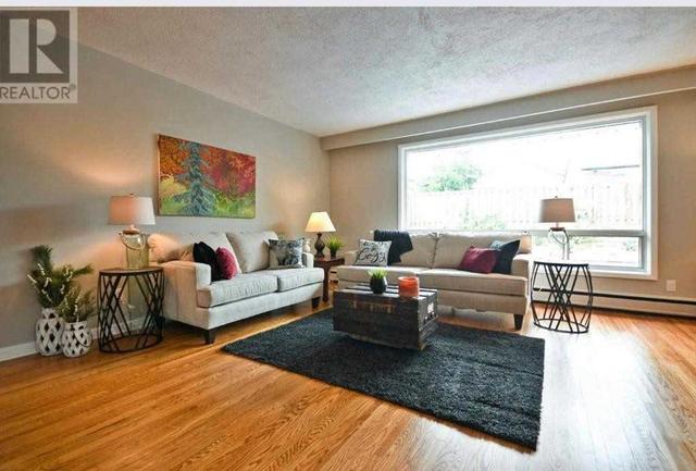 upper - 24 Sundance Cres, House detached with 3 bedrooms, 1 bathrooms and 2 parking in Toronto ON | Image 10