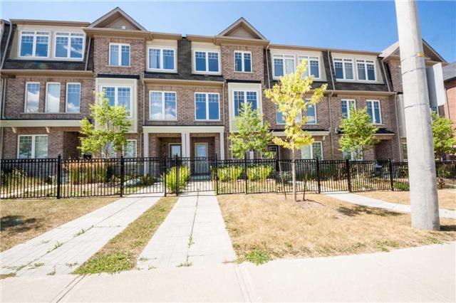86 Magdalene Cres, House attached with 3 bedrooms, 3 bathrooms and 2 parking in Brampton ON | Image 2