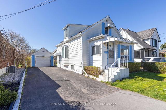 6052 Prospect St, House detached with 3 bedrooms, 1 bathrooms and 3 parking in Niagara Falls ON | Image 1
