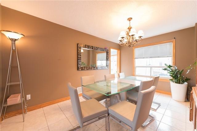72 Coronation Circ, House detached with 4 bedrooms, 4 bathrooms and 2 parking in Brampton ON | Image 3