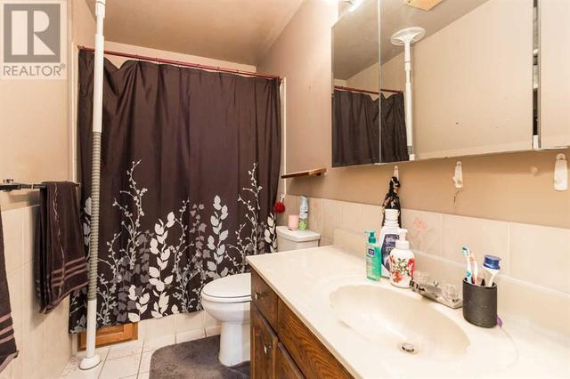 518 12 Street S, House semidetached with 4 bedrooms, 2 bathrooms and 4 parking in Lethbridge AB | Image 15