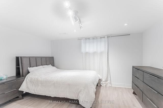 131 Searle Ave, House detached with 3 bedrooms, 3 bathrooms and 5 parking in Toronto ON | Image 22