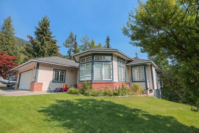 3440 Bodard Drive, House detached with 5 bedrooms, 3 bathrooms and null parking in Central Kootenay F BC | Card Image