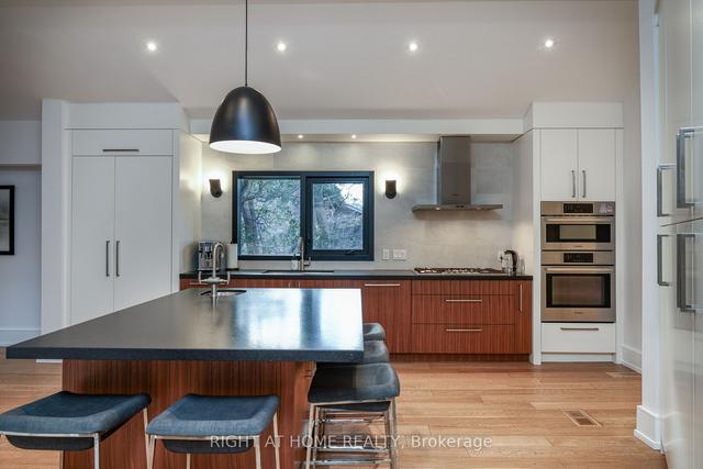 20 Lower Links Rd, House detached with 4 bedrooms, 4 bathrooms and 6 parking in Toronto ON | Image 7