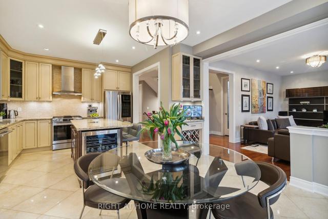 58 Via Lombardi, House detached with 4 bedrooms, 5 bathrooms and 6 parking in Vaughan ON | Image 2