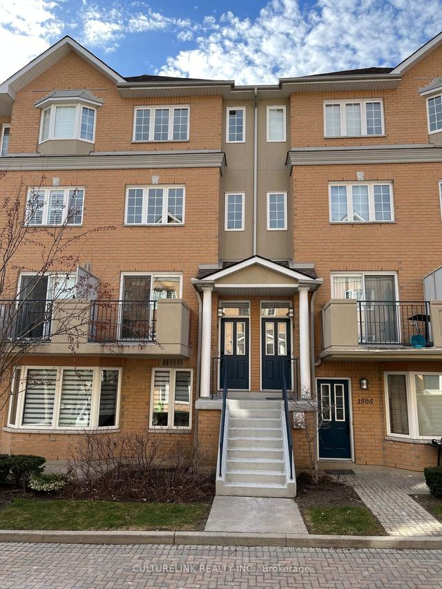 1502 - 28 Sommerset Way, Townhouse with 3 bedrooms, 3 bathrooms and 1 parking in Toronto ON | Image 1