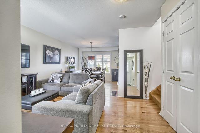 53 Westcliffe Cres, House attached with 2 bedrooms, 3 bathrooms and 3 parking in Richmond Hill ON | Image 2