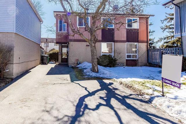 6 Grasspoint Sq, House detached with 3 bedrooms, 2 bathrooms and 4 parking in Brampton ON | Image 1