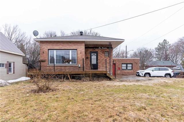 119 Salisbury Ave, House detached with 2 bedrooms, 2 bathrooms and 4 parking in Sault Ste. Marie ON | Image 1