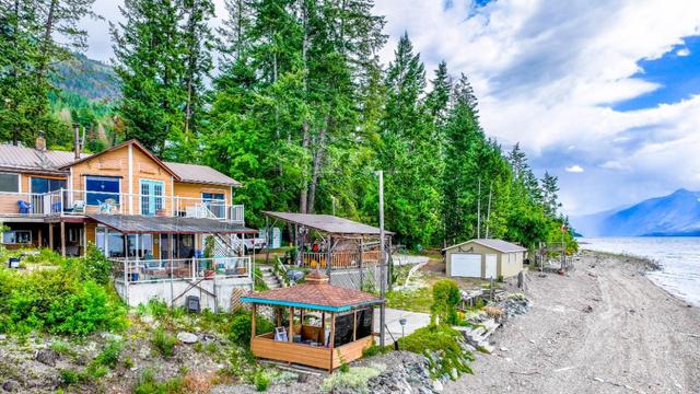 12337 Highway 3a, House detached with 4 bedrooms, 3 bathrooms and null parking in Central Kootenay A BC | Image 32