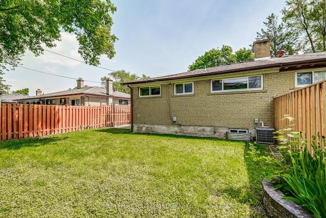 207 Beechy Dr, House semidetached with 3 bedrooms, 2 bathrooms and 4 parking in Richmond Hill ON | Image 26