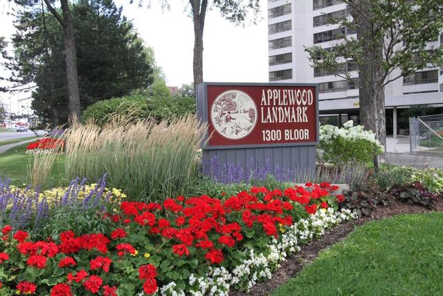 1204 - 1300 Bloor St, Condo with 2 bedrooms, 2 bathrooms and 1 parking in Mississauga ON | Image 2