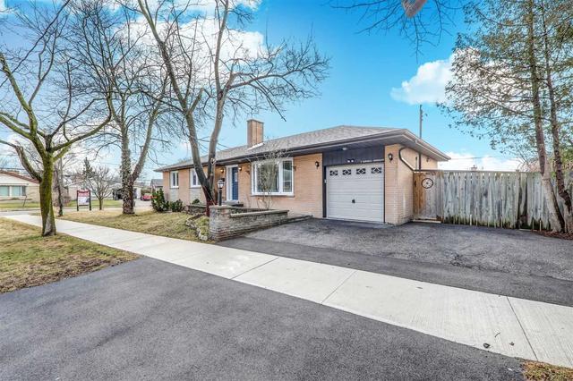 1 Barwell Cres, House detached with 3 bedrooms, 3 bathrooms and 4 parking in Toronto ON | Image 23