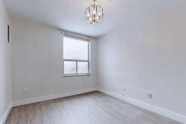 919 - 10 Edgecliff Gfwy, Condo with 3 bedrooms, 2 bathrooms and 1 parking in Toronto ON | Image 13