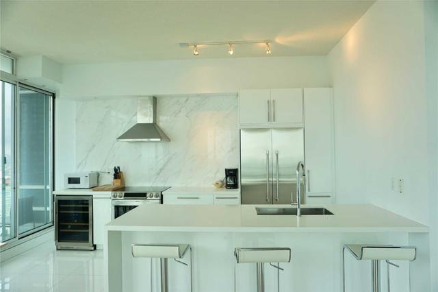Sph02 - 397 Front St W, Condo with 3 bedrooms, 3 bathrooms and 1 parking in Toronto ON | Image 2