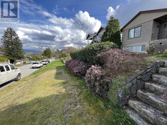 3970 Edinburgh Street, House detached with 2 bedrooms, 2 bathrooms and 2 parking in Burnaby BC | Image 2