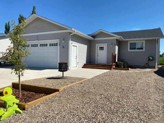 667 Lakeside Drive, House detached with 3 bedrooms, 2 bathrooms and 6 parking in Vulcan County AB | Image 1