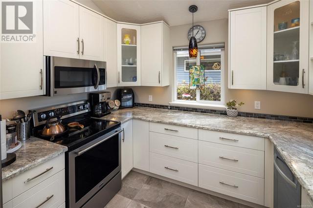 4030 Willowbrook Pl, House detached with 2 bedrooms, 2 bathrooms and 2 parking in Saanich BC | Image 13