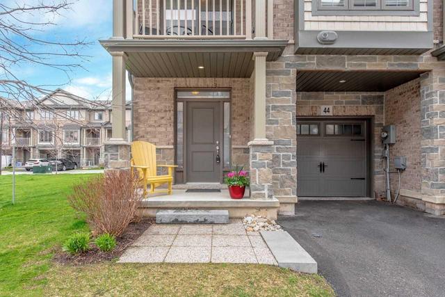 44 Southshore Cres, House attached with 3 bedrooms, 2 bathrooms and 1 parking in Hamilton ON | Image 2