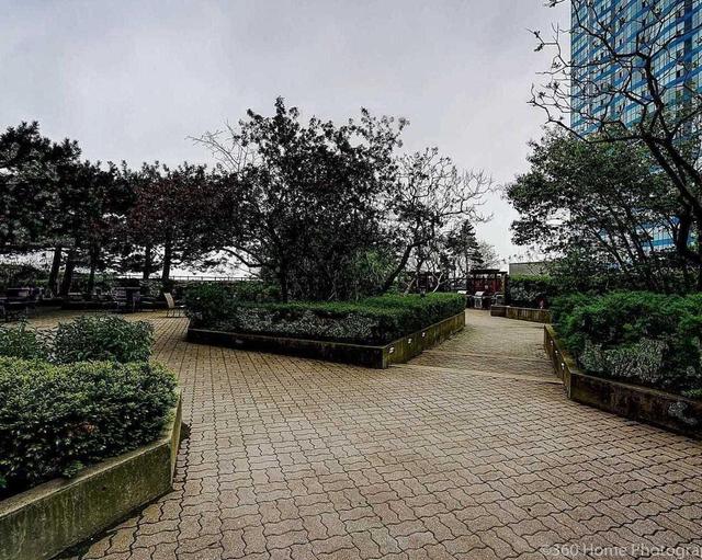 1018 - 55 Harbour Sq, Condo with 2 bedrooms, 2 bathrooms and 1 parking in Toronto ON | Image 11