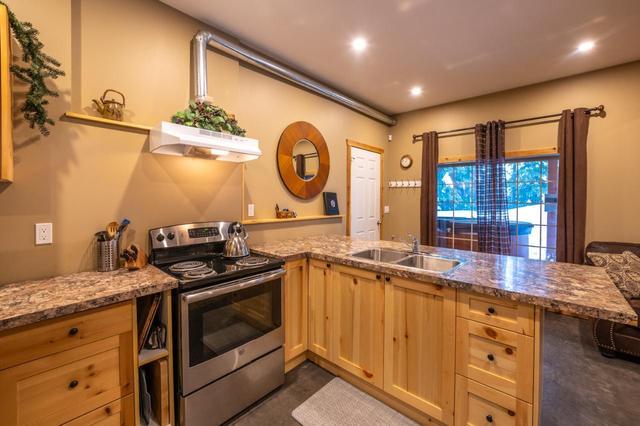 228 Wapiti Creek Road, House detached with 9 bedrooms, 4 bathrooms and 1 parking in Kootenay Boundary E BC | Image 10