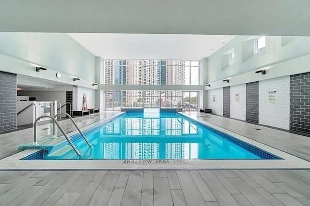 503 - 208 Queens Quay W, Condo with 2 bedrooms, 2 bathrooms and 1 parking in Toronto ON | Image 5