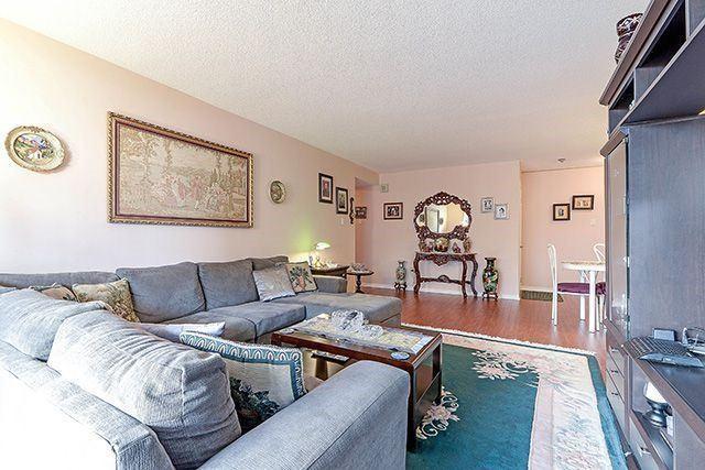 1012 - 4 Kings Cross Rd, Condo with 3 bedrooms, 2 bathrooms and 2 parking in Brampton ON | Image 6