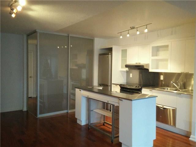 1050 - 111 Elizabeth St, Condo with 2 bedrooms, 2 bathrooms and 1 parking in Toronto ON | Image 11