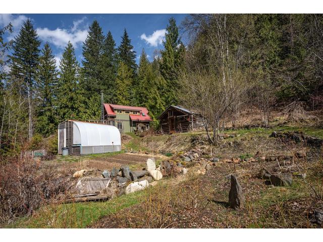 8788 Highway 6, House detached with 2 bedrooms, 2 bathrooms and null parking in Central Kootenay H BC | Image 57