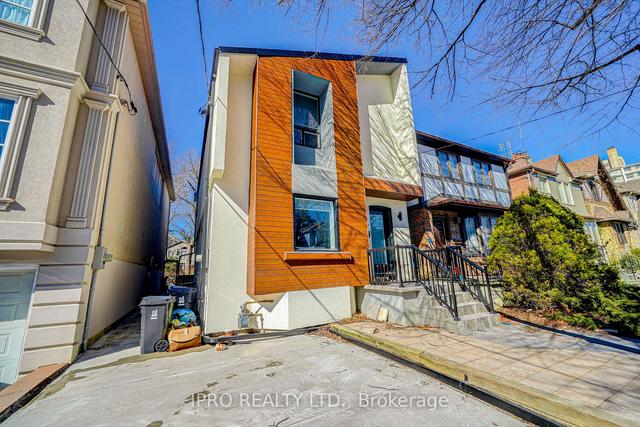 334 Cleveland St, House detached with 4 bedrooms, 4 bathrooms and 1 parking in Toronto ON | Image 1