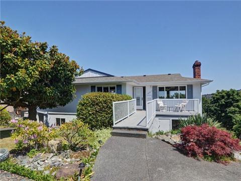 1475 Banff Pl, House detached with 2 bedrooms, 3 bathrooms and 4 parking in Saanich BC | Image 1