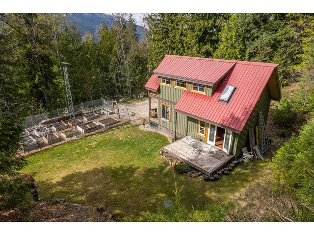 8788 Highway 6, House detached with 2 bedrooms, 2 bathrooms and null parking in Central Kootenay H BC | Image 50