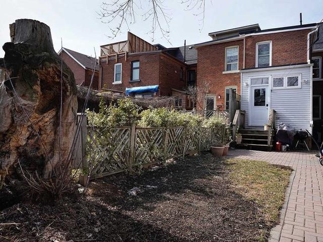 697 Shaw St, House semidetached with 3 bedrooms, 2 bathrooms and 2 parking in Toronto ON | Image 22