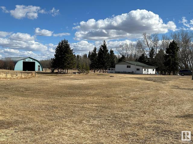 60218 Rr 210, House detached with 2 bedrooms, 1 bathrooms and null parking in Thorhild County AB | Image 3
