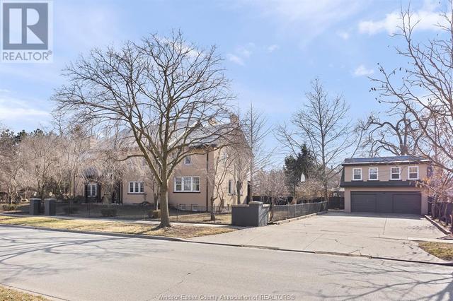 1857 Richmond, House detached with 6 bedrooms, 5 bathrooms and null parking in Windsor ON | Image 4