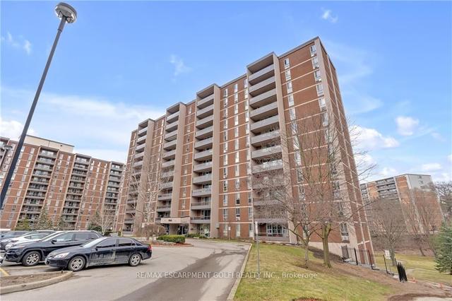 402 - 1966 Main St W, Condo with 3 bedrooms, 2 bathrooms and 1 parking in Hamilton ON | Image 1