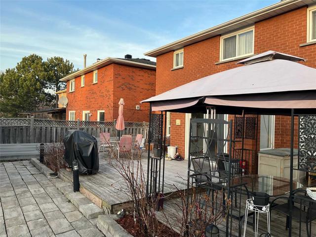 72 Coronation Circ, House detached with 4 bedrooms, 4 bathrooms and 6 parking in Brampton ON | Image 6