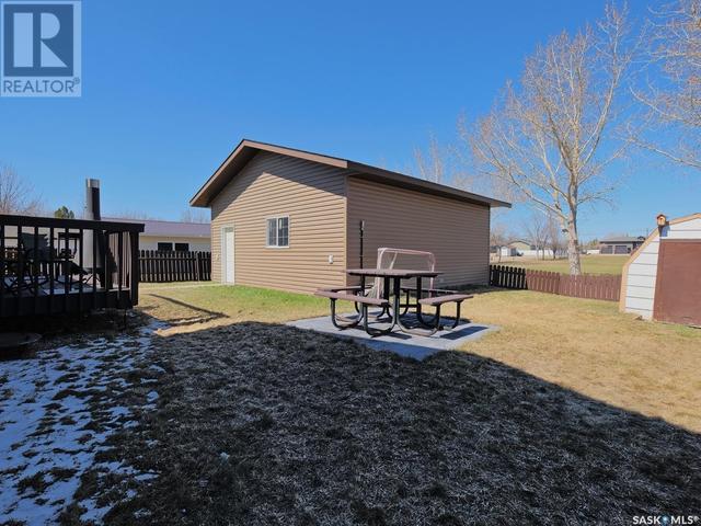 407 3rd Avenue E, House detached with 4 bedrooms, 2 bathrooms and null parking in Rosetown SK | Image 45